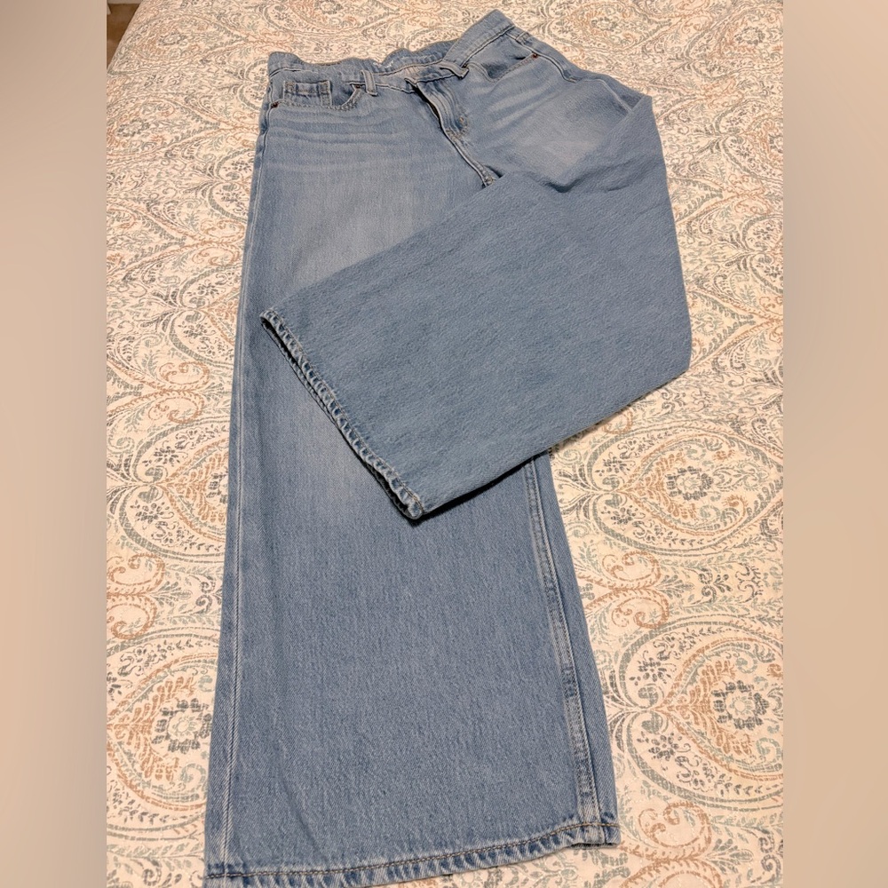 OLD NAVY mid rise baggy wide leg jeans light blue denim.